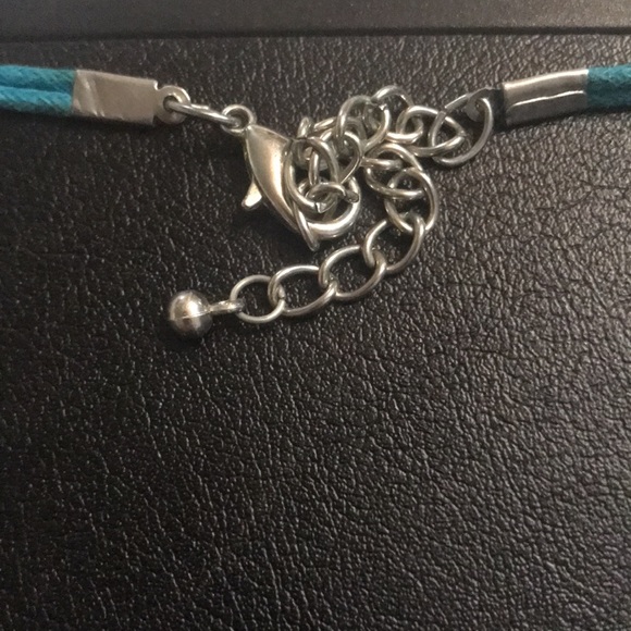 BOLD & BLUE resin necklace - Picture 3 of 4